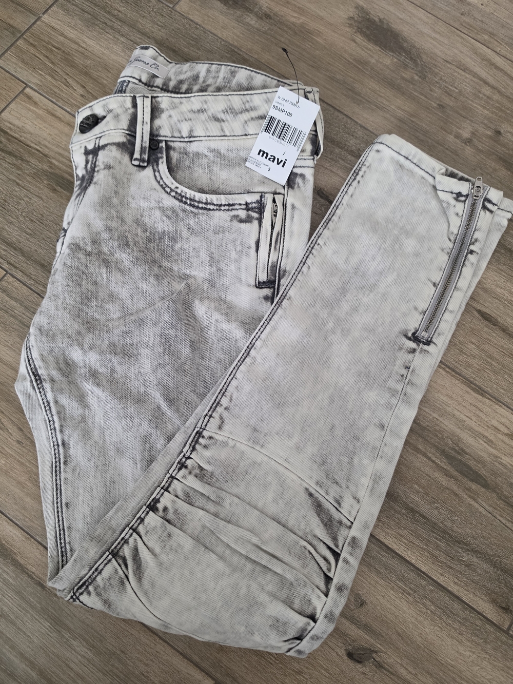 Mavi Women's Acid-Wash Light Gray Skinny Jeans with Moto Detail